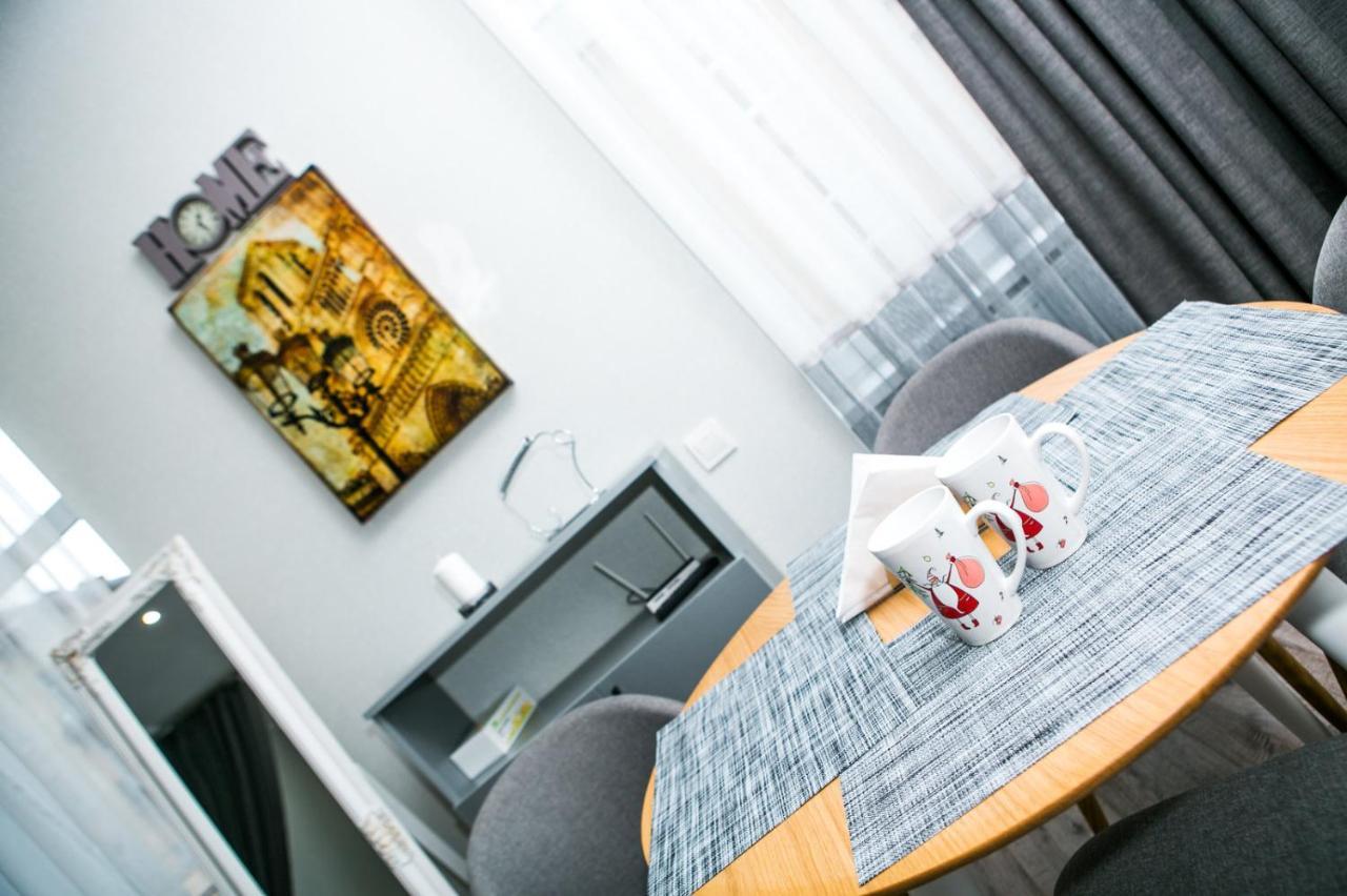 Luxury Flat In Downtown Apartment Lviv Exterior photo